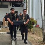 penyidik polda metro jaya menyita barang bukti di bpn kab bogor-01 upload