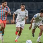 Persib Taklukkan Garudayaksa FC 2-1, Adam Alis Jadi Penentu Pesepak bola Persib Bandung dan Garudayaksa FC berebut bola dalam pertandingan pekan ketujuh BRI Super League 20262027 di Stadion Pakansari, Cibinong, Minggu (25102026)